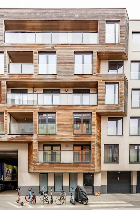 Elegant Canal-View Duplex With Free Parking Brussels